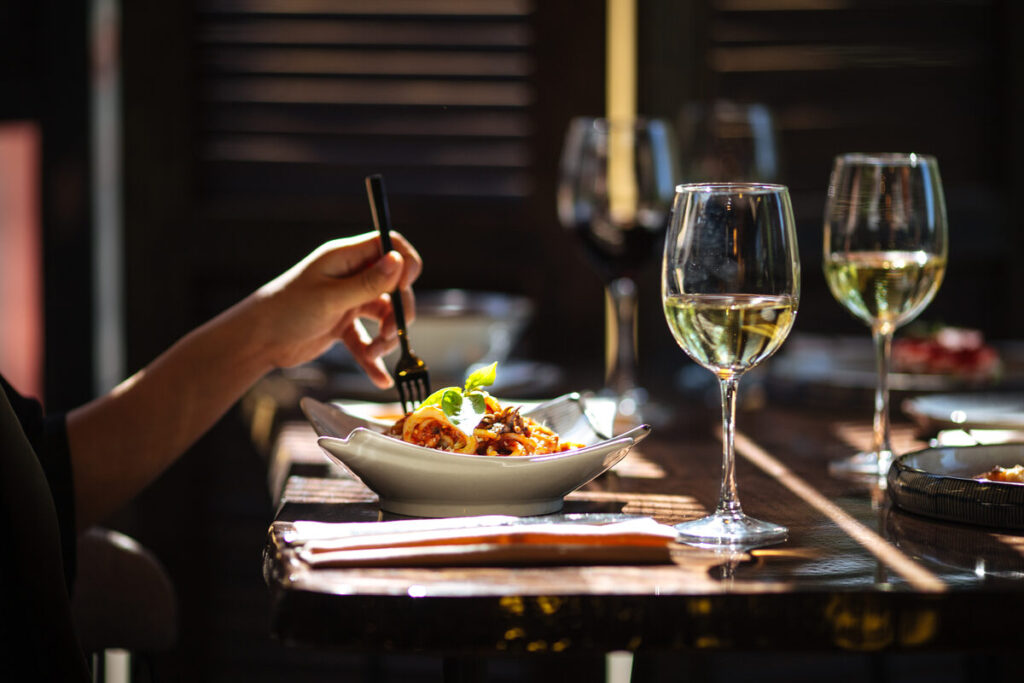 Southside Chattanooga’s Culinary Hotspots: Where to Eat, Sip, and Savor in the City’s Tastiest Neighborhood